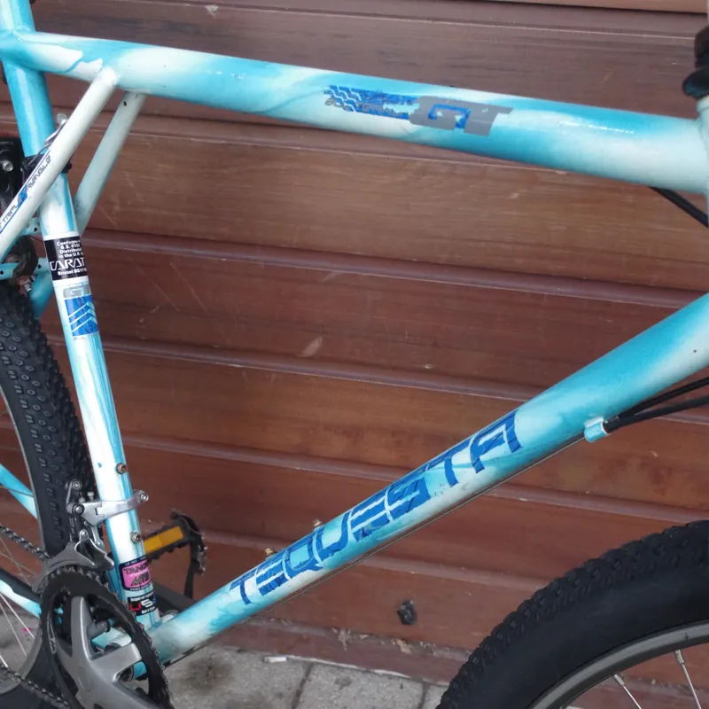 Pre Loved GT Tequesta Large Blue and White 1990-3